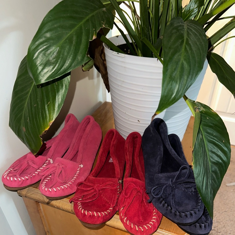 LIKE NEW Minnetonka moccasins kilty soft soul MULTIPLE COLORS